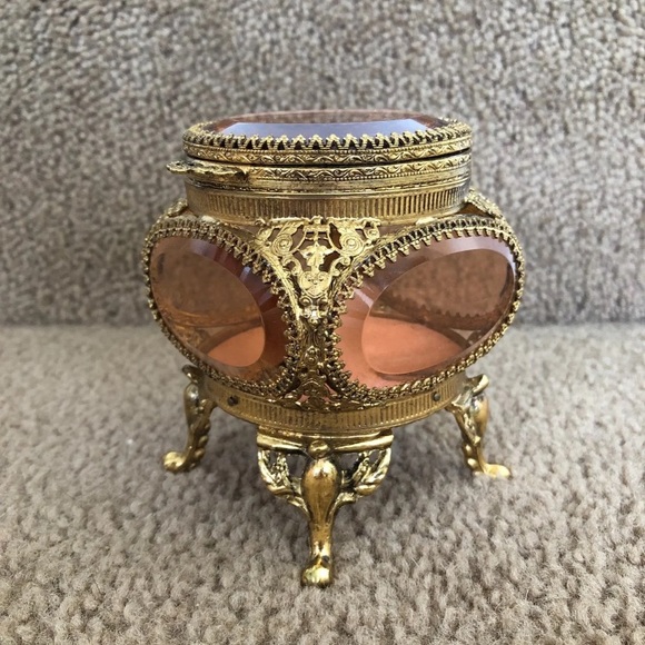 Vintage filigree ormolu vanity box - Picture 5 of 7